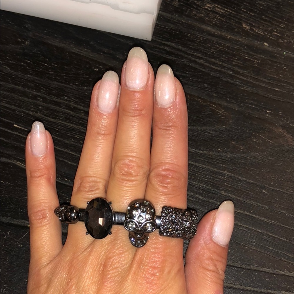 ♥️☠️💀Three finger skull ring with black diamonds